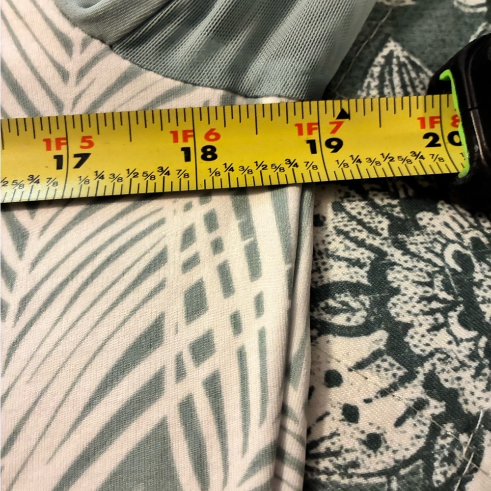 Tommy Bahama Green and White Leaf Pattern Everyday Active Wear Pullover Shirt - Picture 6 of 10